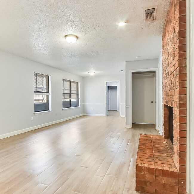 Photo - 2404 Kingsford Ct