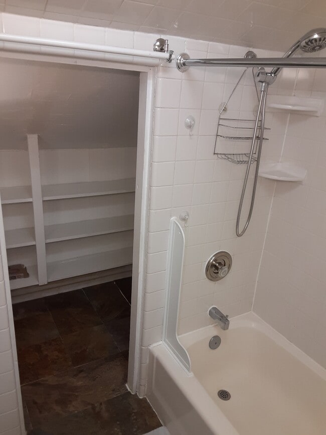 2nd floor bath - 4812 Erskine Rd