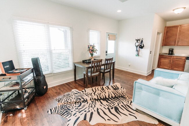 Building Photo - 902B Shelby Ave