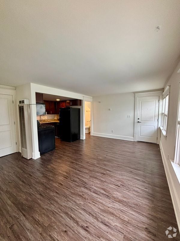 Building Photo - 90 Laverack Ave Rental