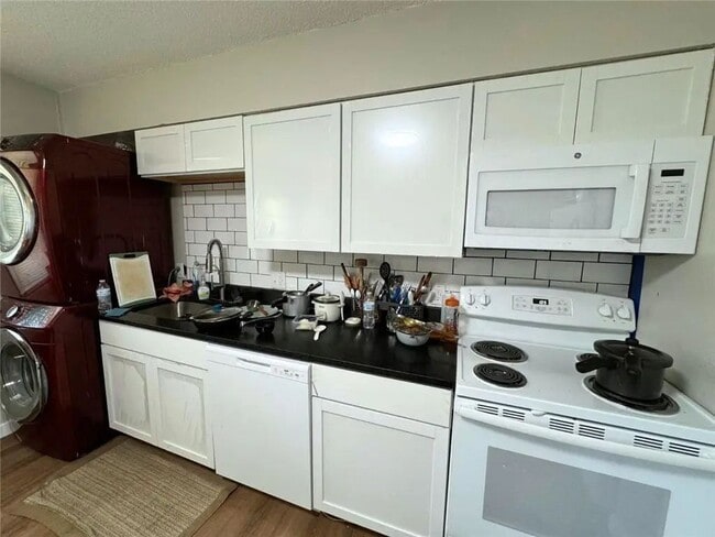 Photo - 606 Cleburn St