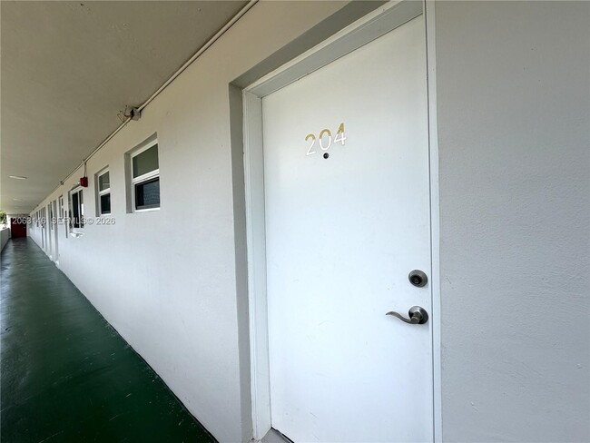 Photo - 1770 NE 191st St Unidad 204-1
