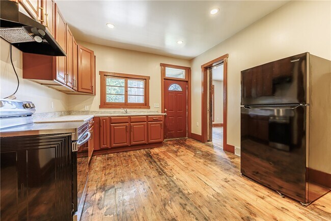 Photo - 268 Lyndhurst St
