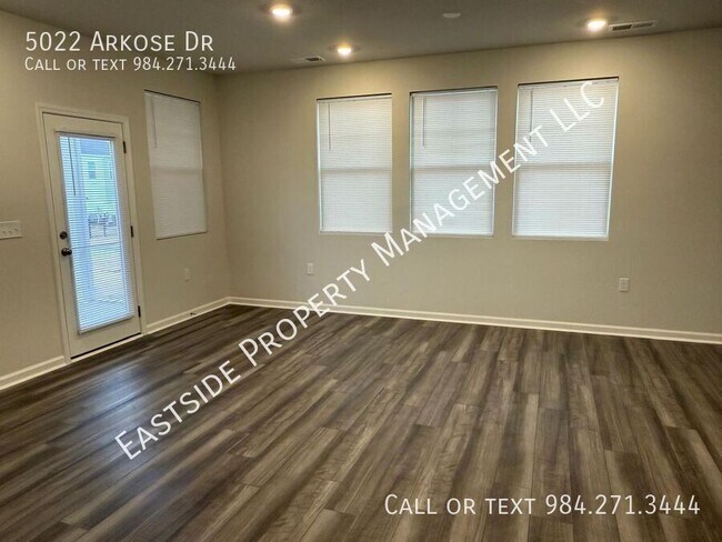 Photo - 5022 Arkose Dr