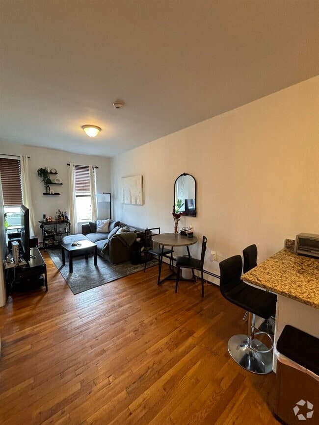 Building Photo - 361 1st St Unit 5 Rental