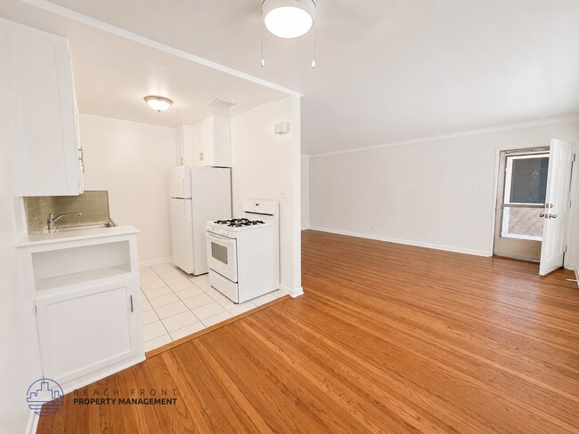 3144-3152 S. Barrington Ave.