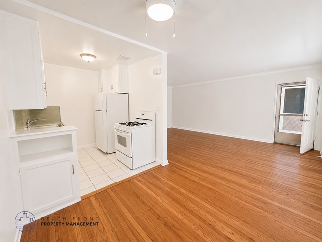 Photo - 3144-3152 S. Barrington Ave.