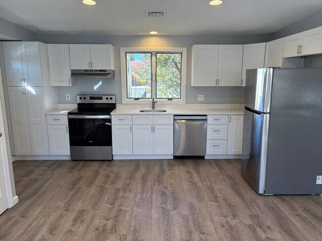 Building Photo - 4 Skerry St Ct Unit 2