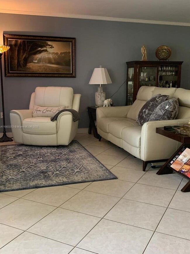 Photo - 671 NE 195th St Unidad 121E