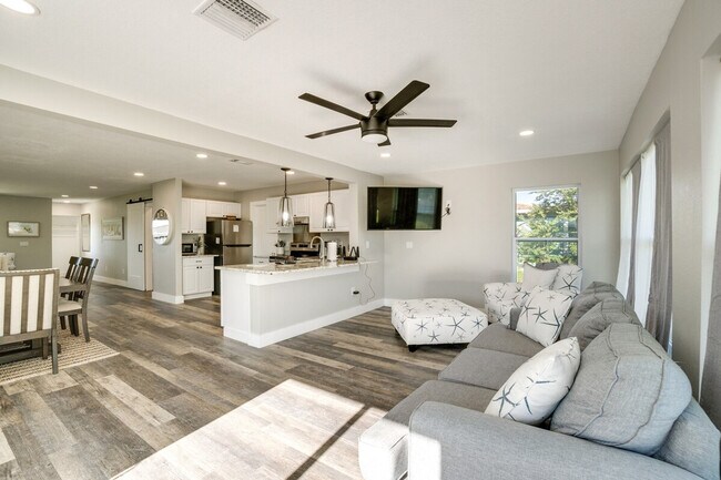 Building Photo - 6372 Otis Rd Unit ID1383674P