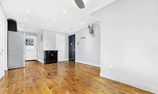 Photo - 47 1/2 East 1st Street Unit 1R