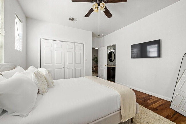 1703 Chicon St Unit SI ID1630384P
