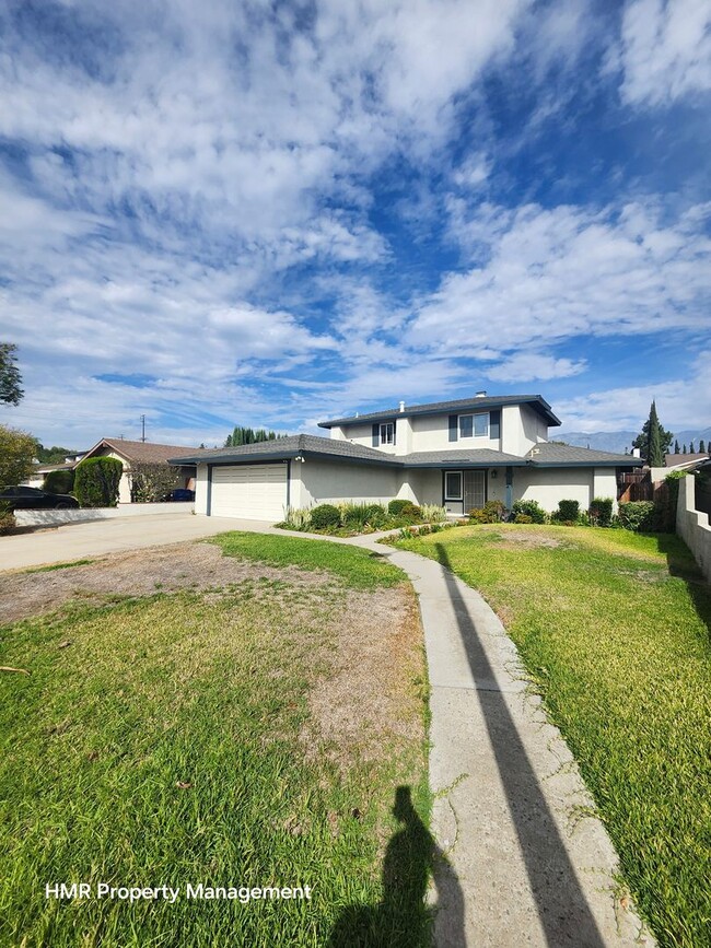 Welcome to this stunning two-story home wi... - Welcome to this stunning two-story home wi...