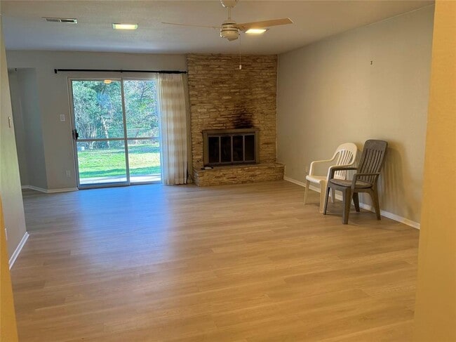 Photo - 1900 Edgeware Dr