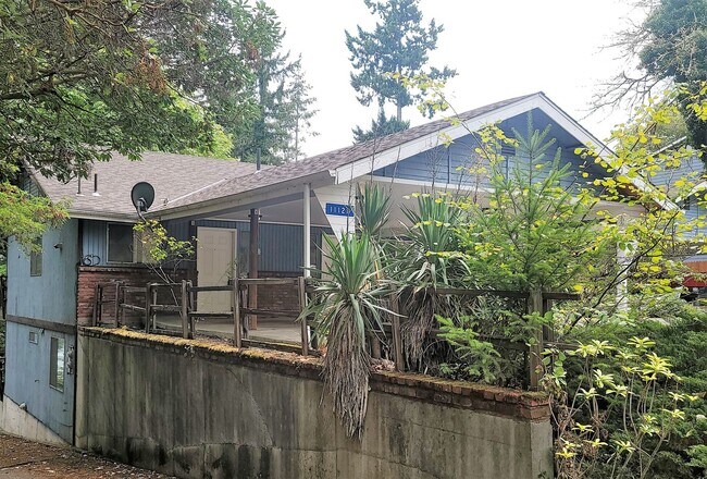 Photo - 1112 Shorewood Dr Unit B