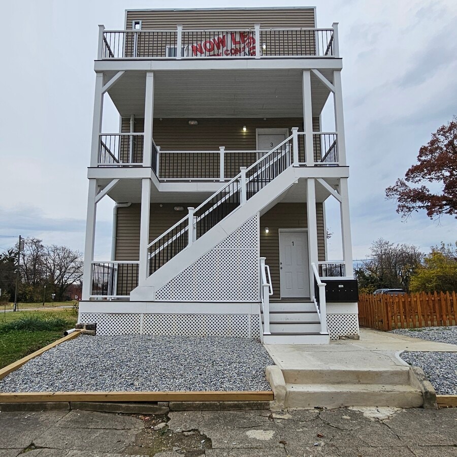 Photo - 429 E 9th St Unit 1