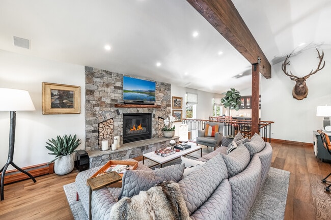 Photo - 198 Country Club Dr