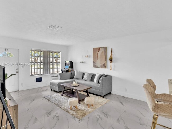 Photo - 1092 SW 3rd St Unit 1092