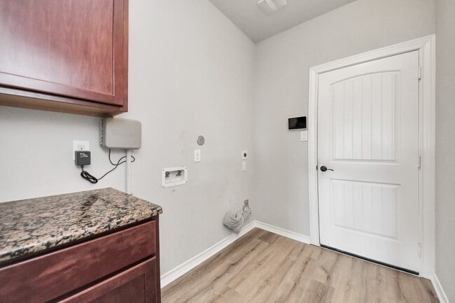 Building Photo - 2310 Brett Ct