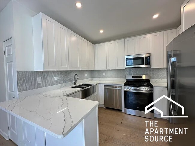 Building Photo - 2037 N Damen Ave