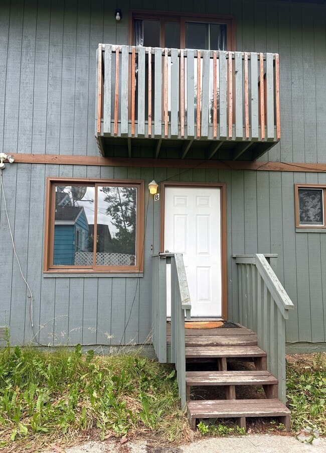 Building Photo - 733 Irwin St Unit B Rental