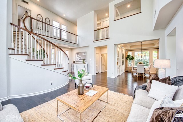 30 Eisenhower Ln