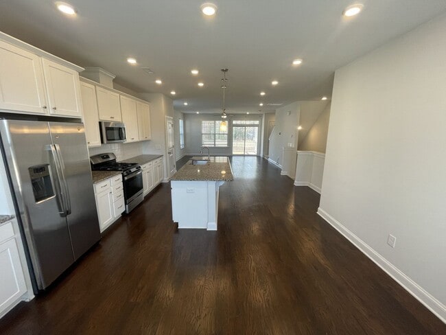 Photo - 3 Bd 3.5 Ba end unit townhouse