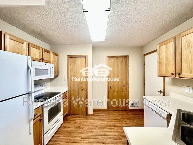 Photo - 1321 SE Delaware Ave