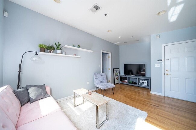 Photo - 254 6th St Unit 3
