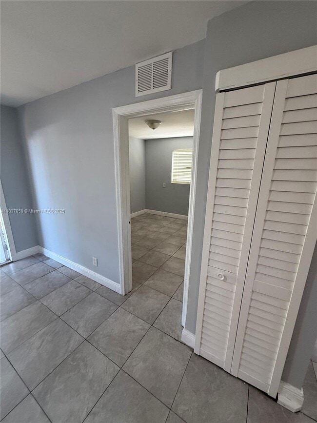 Photo - 4680 SW 33rd Ave Unit 4