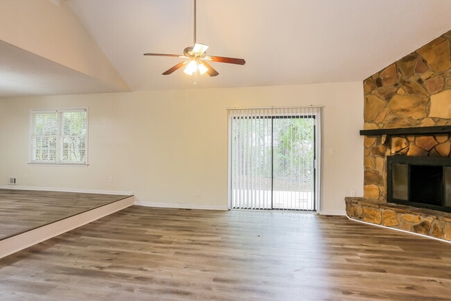 Photo - 832 Lost Creek Cir