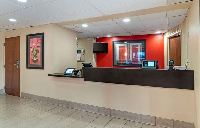 Furnished Studio-Detroit - Novi - Haggerty Road
