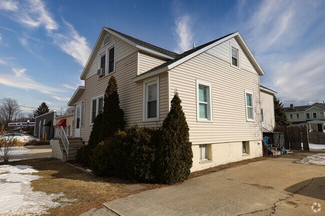 Building Photo - 108 S Park St Rental