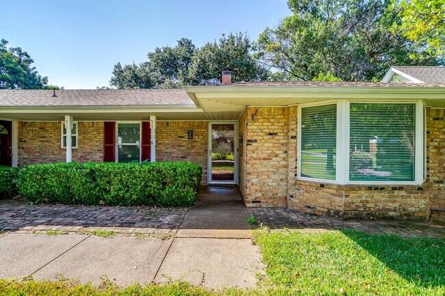 Photo - 1706 Larkspur Dr