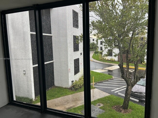 Photo - 210 Lake Pointe Dr Unidad 201