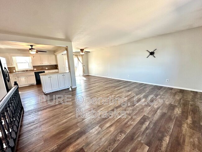 Photo - 20215 Pinkney St