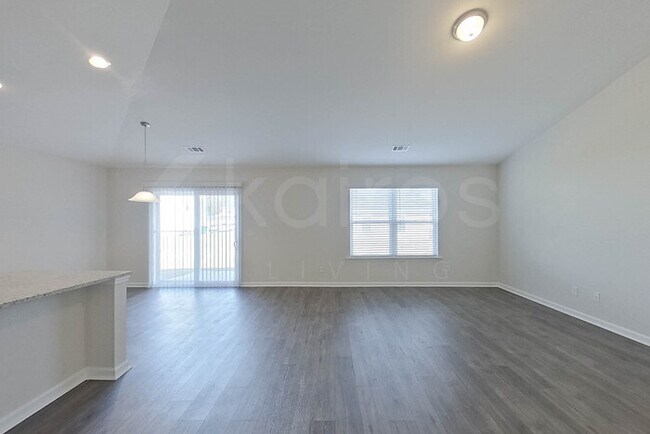 Photo - 117 Ebenezer Blf Wy