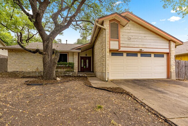 Building Photo - Lovely 3 Bedroom, 2 Bathroom in North Central Austin!!!