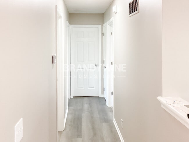 Photo - 18619 Woodruff St