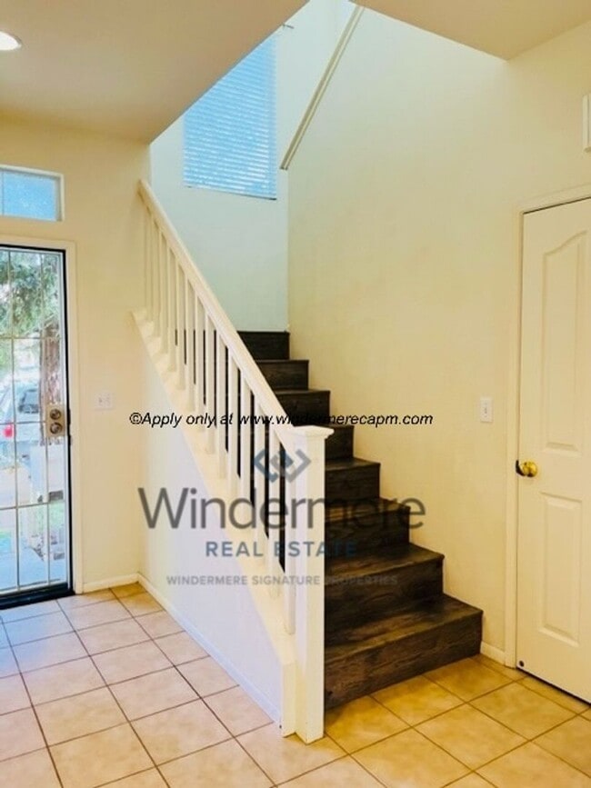 Photo - Spacious 3-bedroom with Updated Finishes and Prime Location!