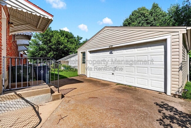 Photo - 9826 Ravensbrook Dr