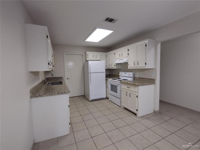 Photo - 14 Tulip Ave Unit 6