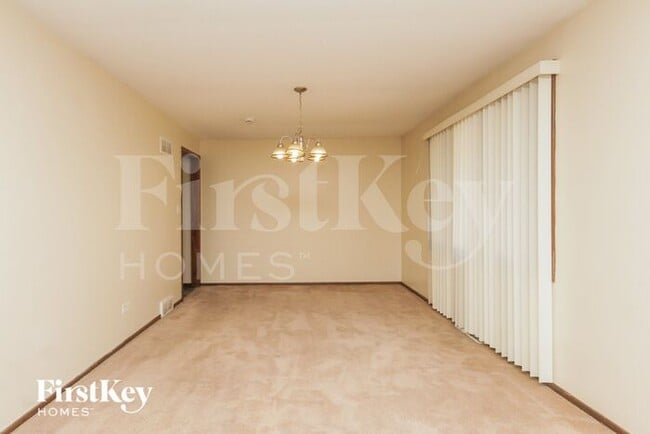 Photo - 18428 Lange St