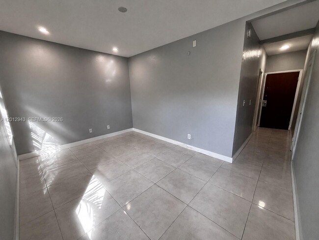 Photo - 319 W 28th St Unit 15