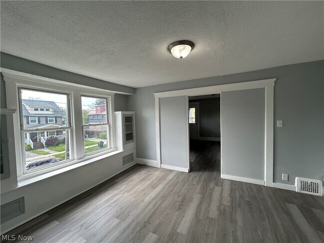 Photo - 2069 W 98th St Unidad up