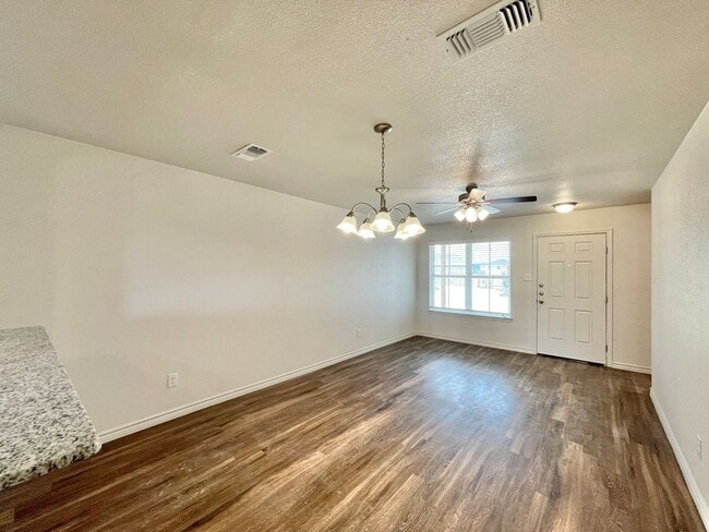 Photo - 1810 Montell St