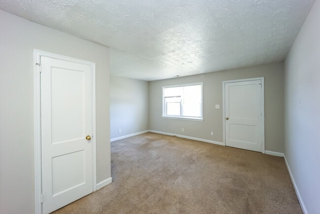 Photo - 5299 Sharon St