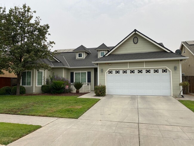 Spacious 3-Bedroom Home in Clovis Unified ... - Spacious 3-Bedroom Home in Clovis Unified ...