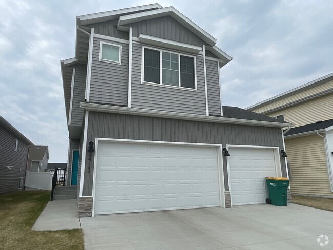 Building Photo - 4-bedroom, 3.5-bathroom West Fargo Single-... Rental