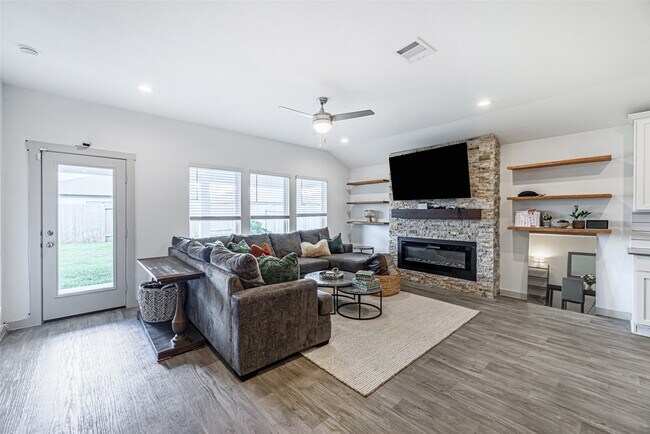 Photo - 246 Dusty Bridle Ln